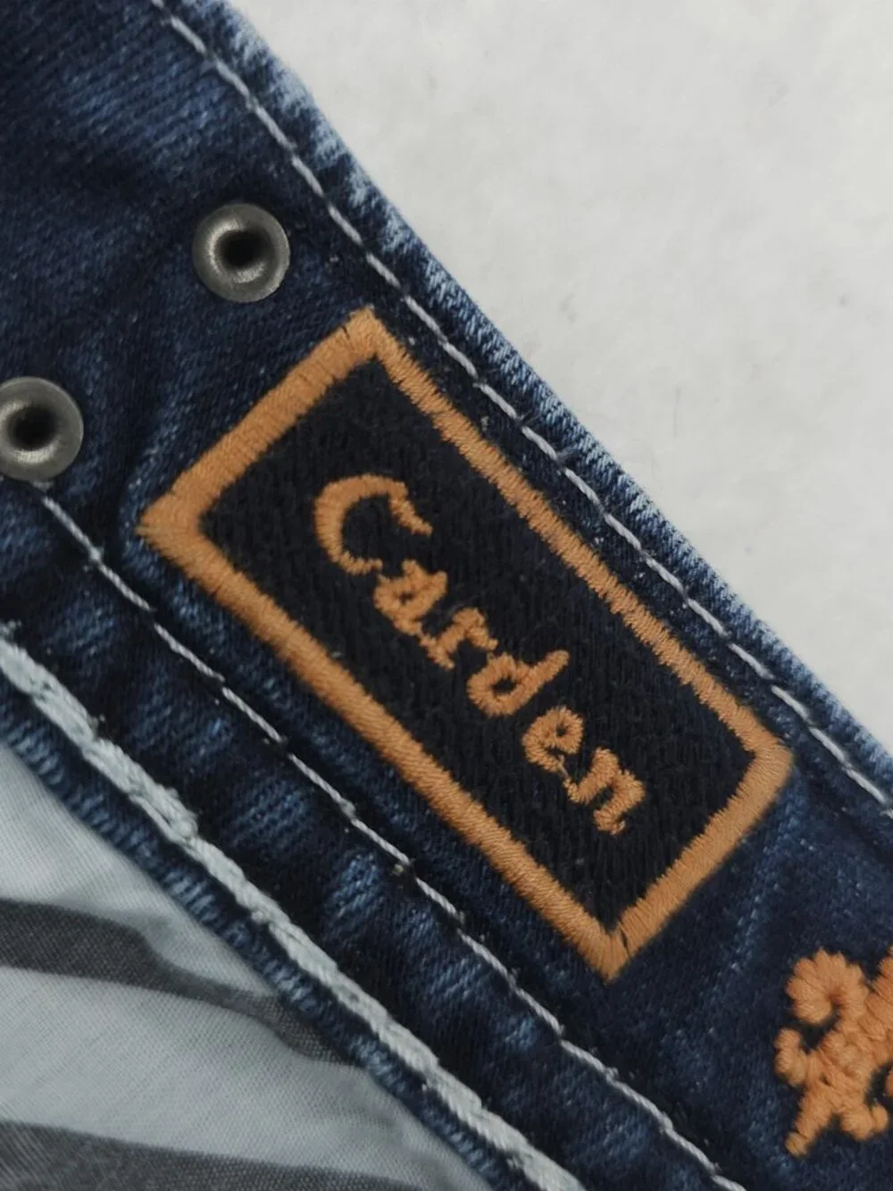 ROCK REVIVAL Carden Straight Blue Jeans Distressed Embellished Size 26